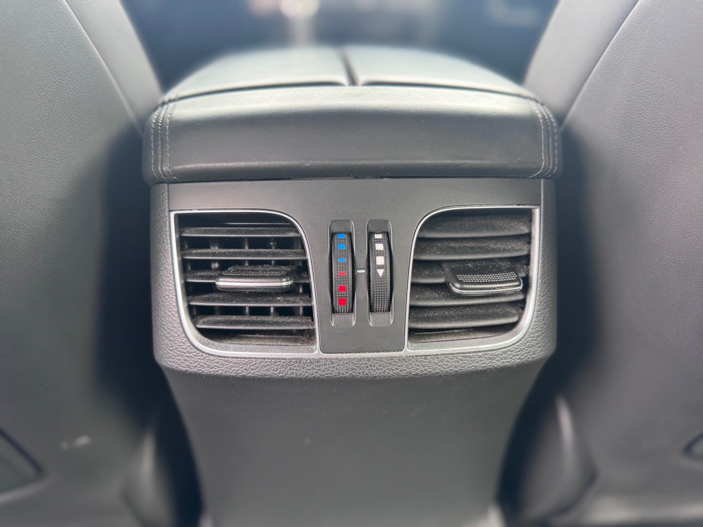 2015 Hyundai Genesis Image 5