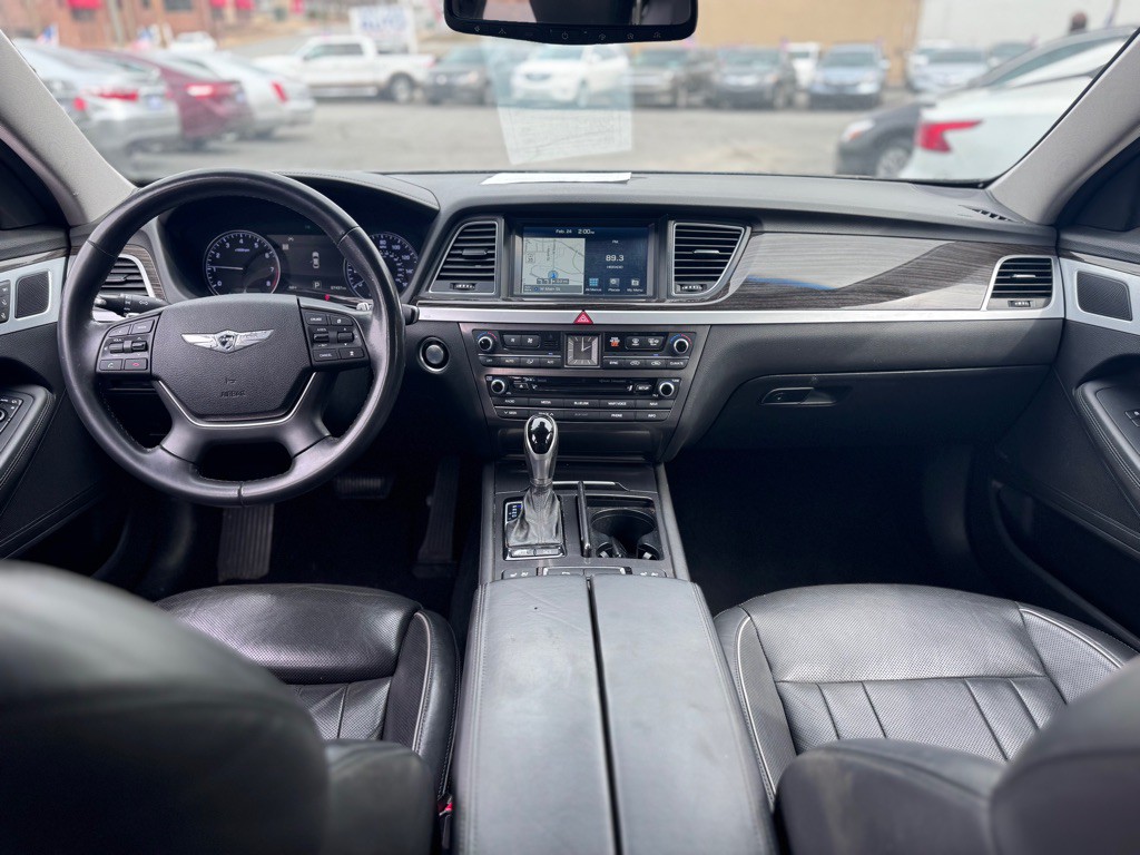 2015 Hyundai Genesis Image 6