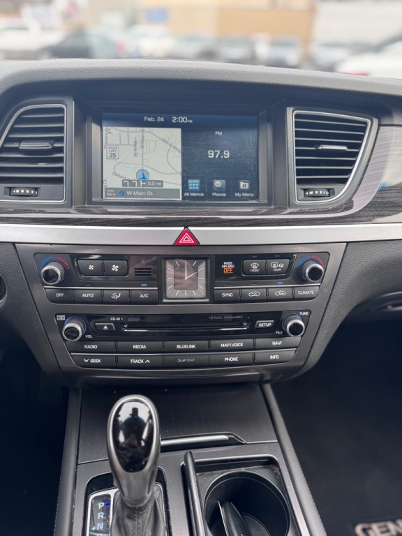 2015 Hyundai Genesis Image 11