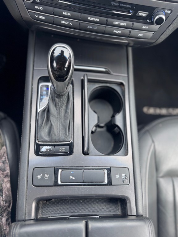 2015 Hyundai Genesis Image 13