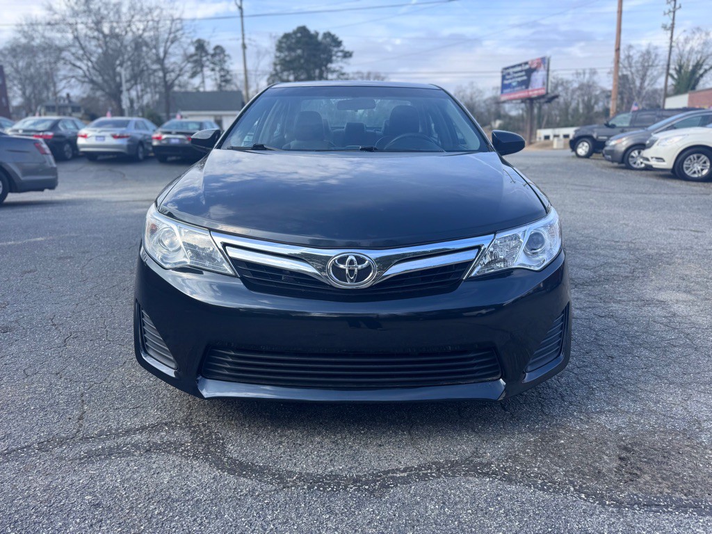 2012 Toyota Camry Image 2
