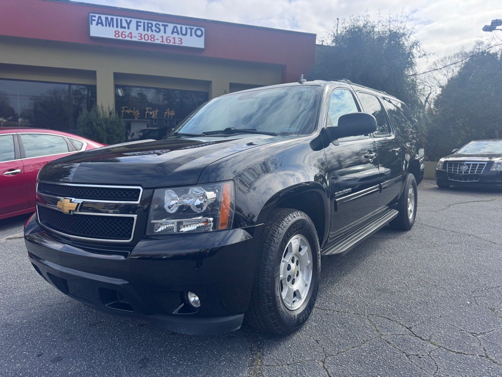 2012 Chevrolet Suburban Image 1