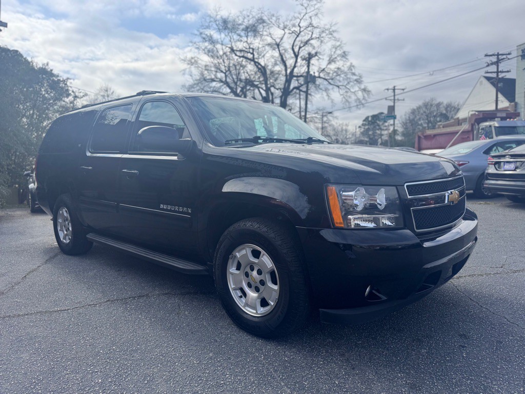2012 Chevrolet Suburban Image 3