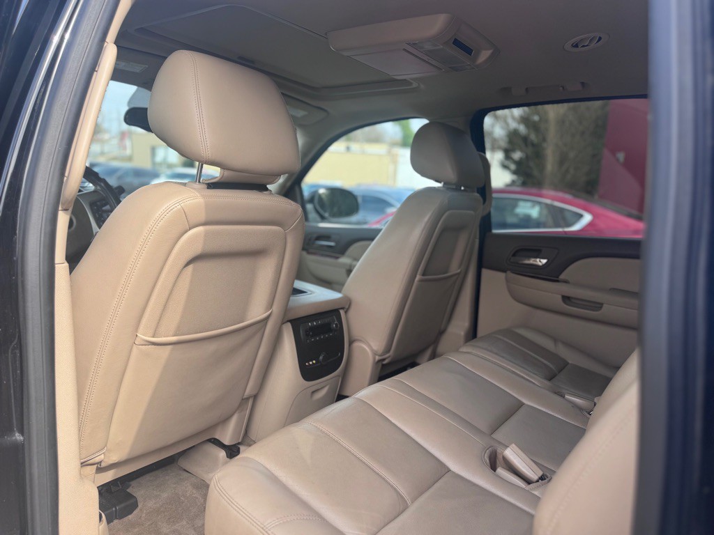 2012 Chevrolet Suburban Image 5