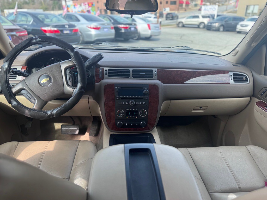 2012 Chevrolet Suburban Image 6