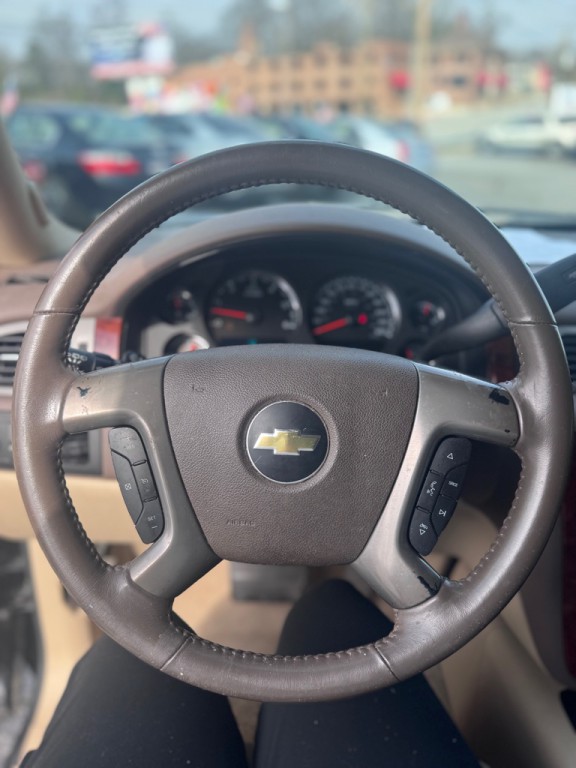 2012 Chevrolet Suburban Image 8