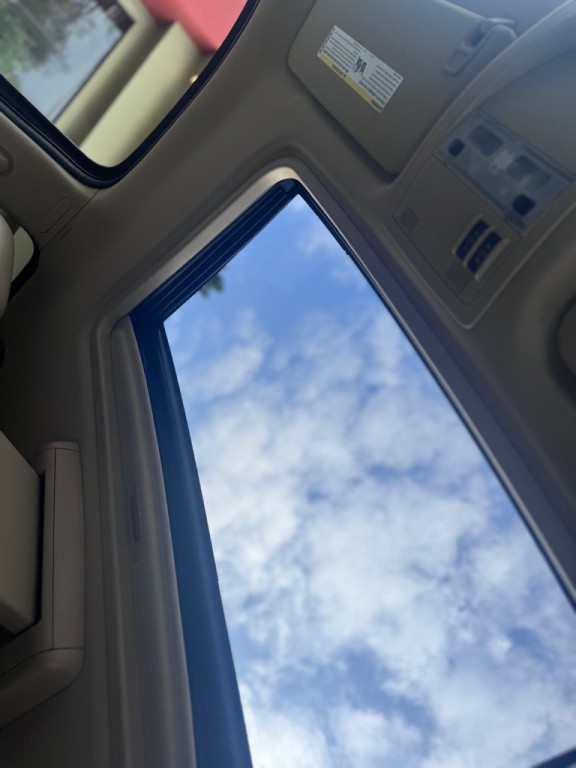 2012 Chevrolet Suburban Image 11