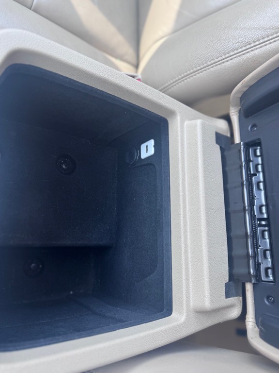 2012 Chevrolet Suburban Image 14