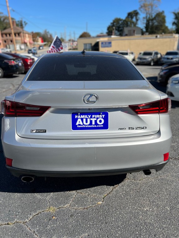 2015 Lexus IS Image 4