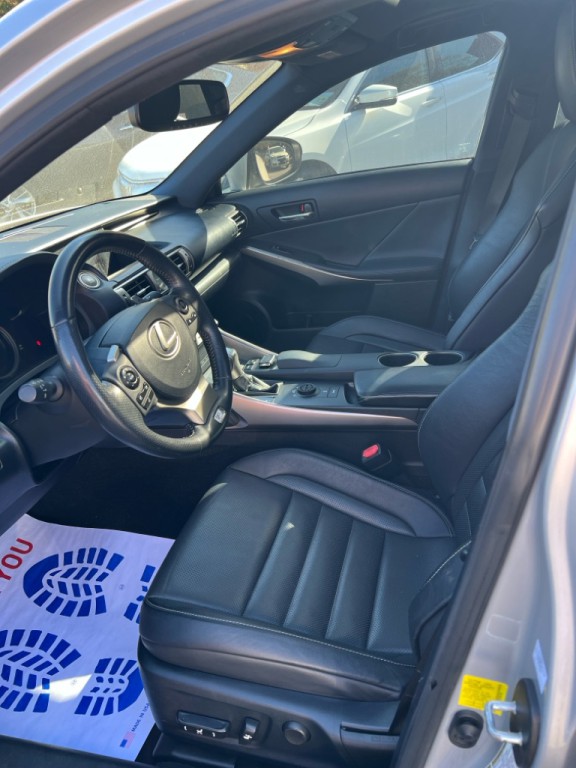 2015 Lexus IS Image 5