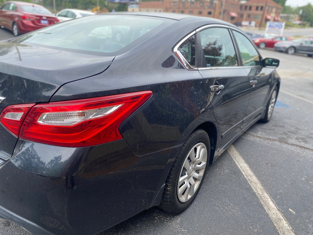 2017 Nissan Altima Image 5