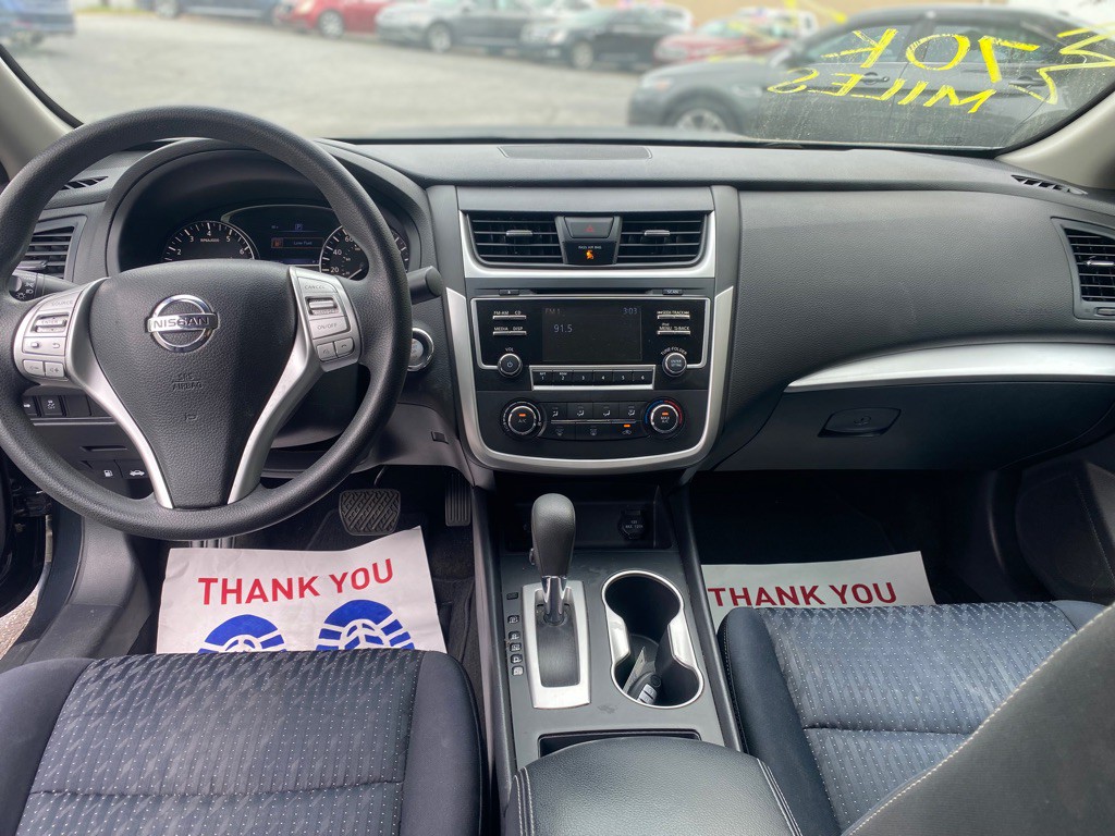 2017 Nissan Altima Image 19