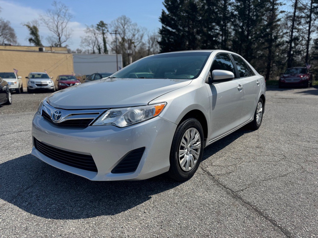 2013 Toyota Camry Image 1