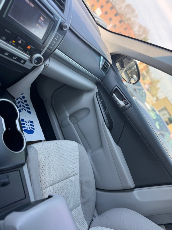 2013 Toyota Camry Image 12