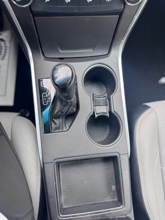 2016 Toyota Camry Image 12