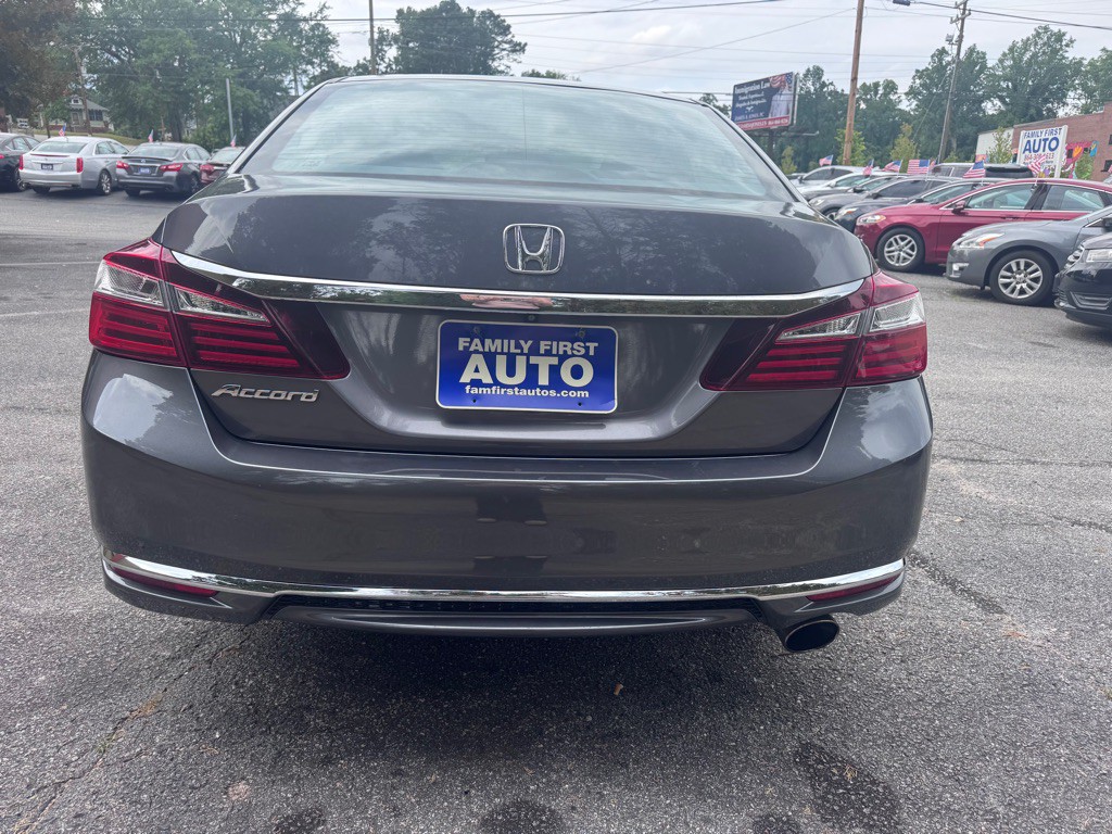 2017 Honda Accord Image 4