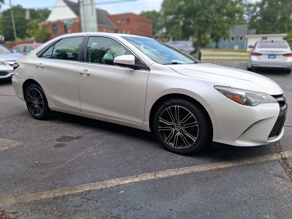 2016 Toyota Camry Image 3
