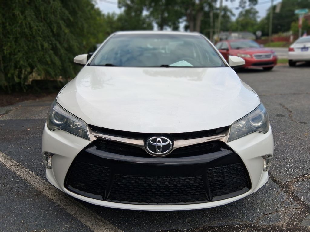 2016 Toyota Camry Image 2
