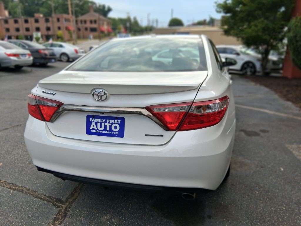 2016 Toyota Camry Image 4
