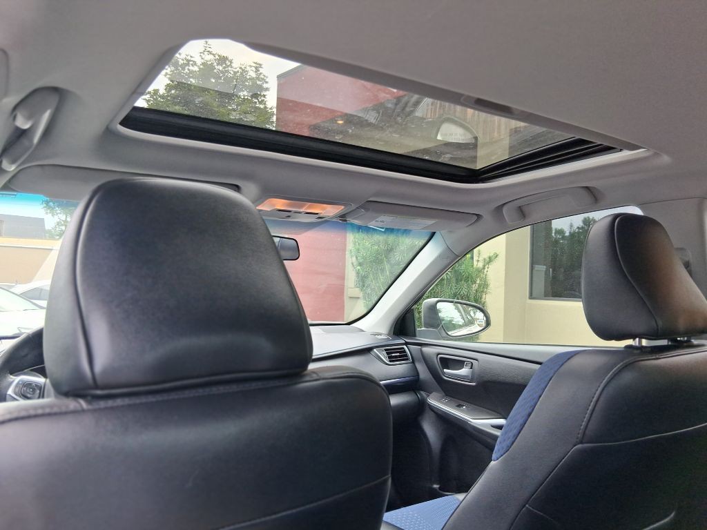 2016 Toyota Camry Image 8