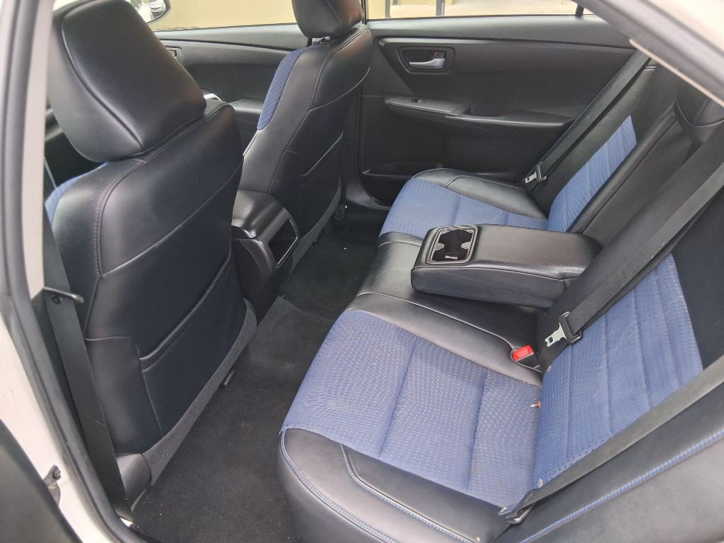 2016 Toyota Camry Image 9