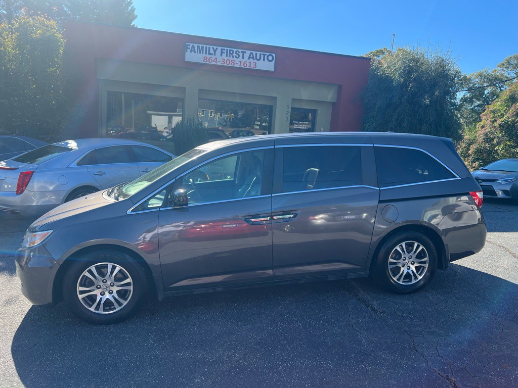 2012 Honda Odyssey Image 2