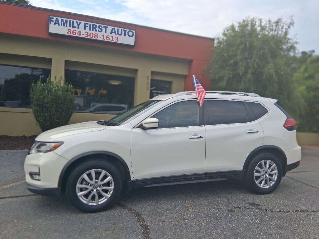 2017 Nissan Rogue Image 1