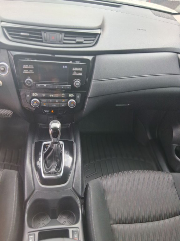2017 Nissan Rogue Image 9