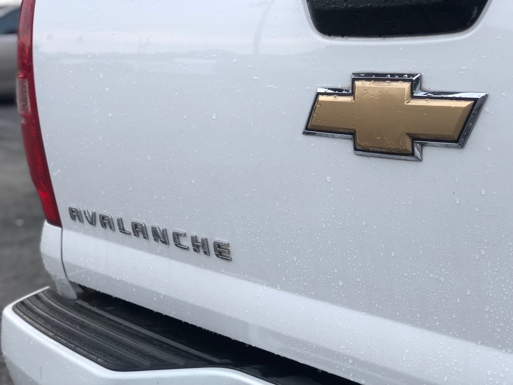 2007 Chevrolet Avalanche Image 2