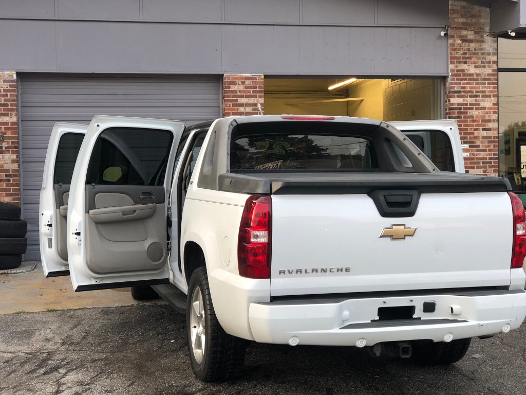 2007 Chevrolet Avalanche Image 3