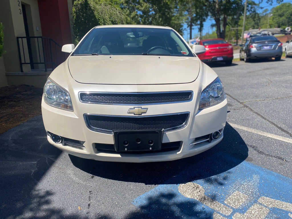 2011 Chevrolet Malibu Image 2