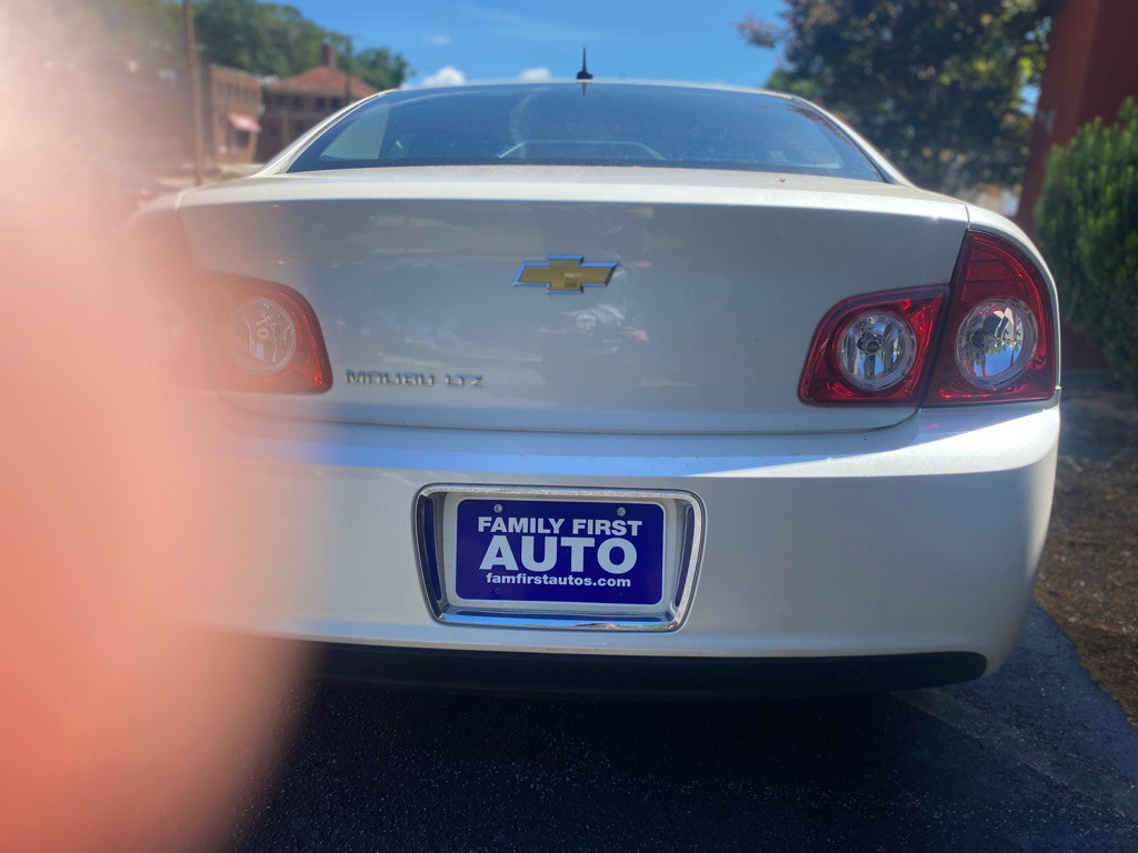 2011 Chevrolet Malibu Image 17