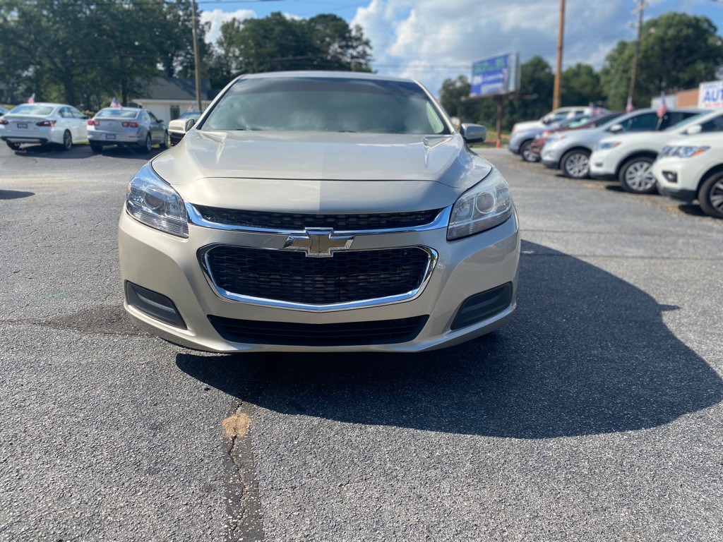 2015 Chevrolet Malibu Image 2