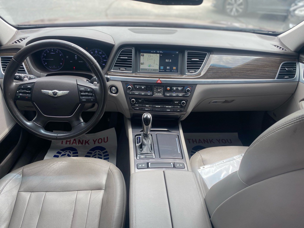 2016 Hyundai Genesis Image 9