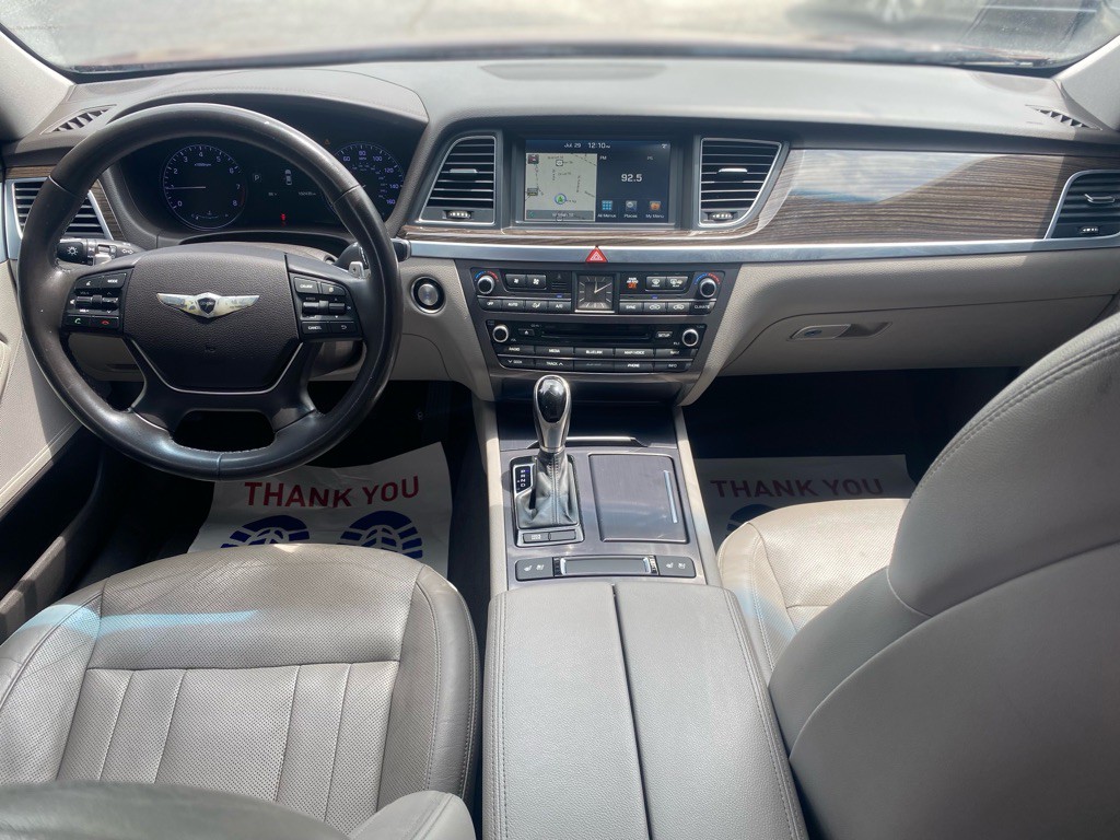 2016 Hyundai Genesis Image 10