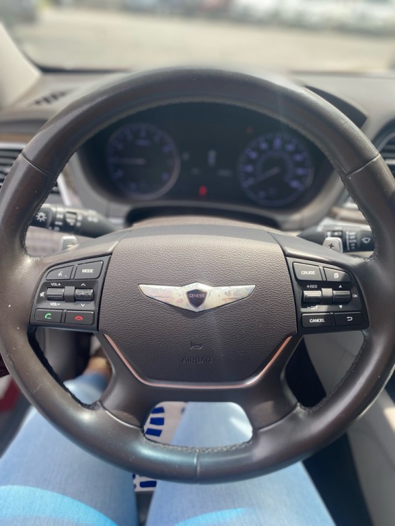 2016 Hyundai Genesis Image 11