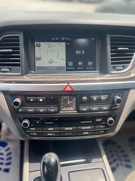 2016 Hyundai Genesis Image 15