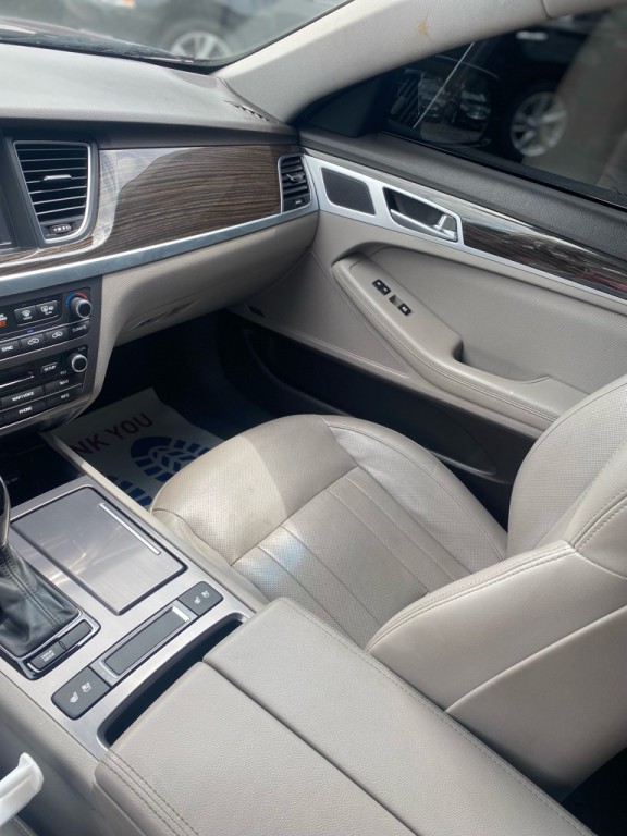 2016 Hyundai Genesis Image 19