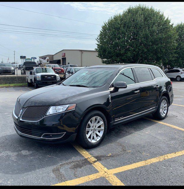 2015 Lincoln MKT Image 3