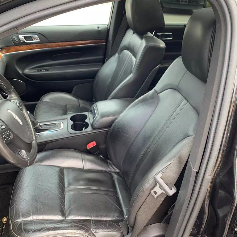 2015 Lincoln MKT Image 11