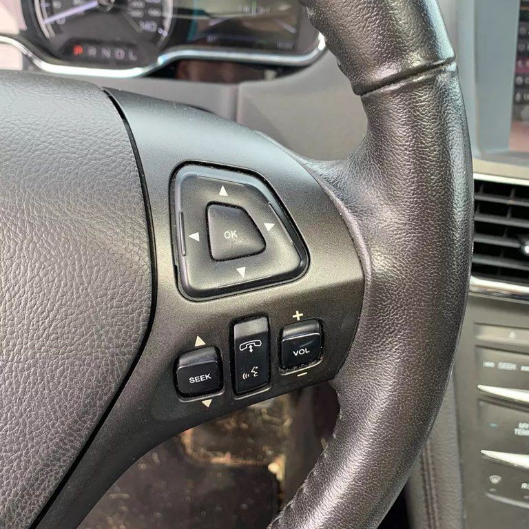 2015 Lincoln MKT Image 12