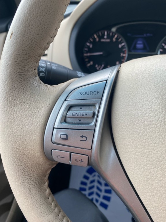 2015 Nissan Altima Image 10
