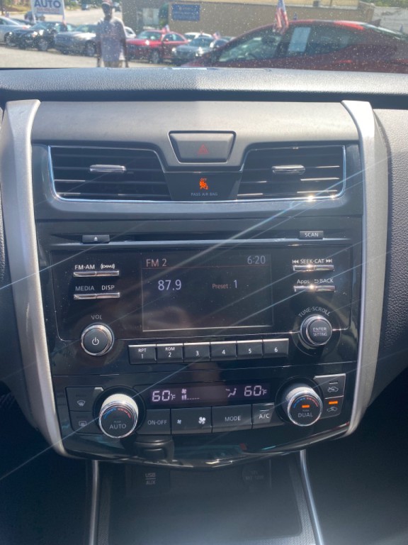 2015 Nissan Altima Image 10