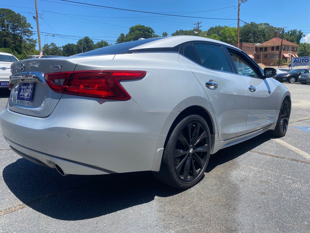 2017 Nissan Maxima Image 4