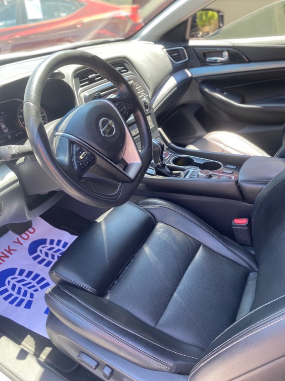 2017 Nissan Maxima Image 10