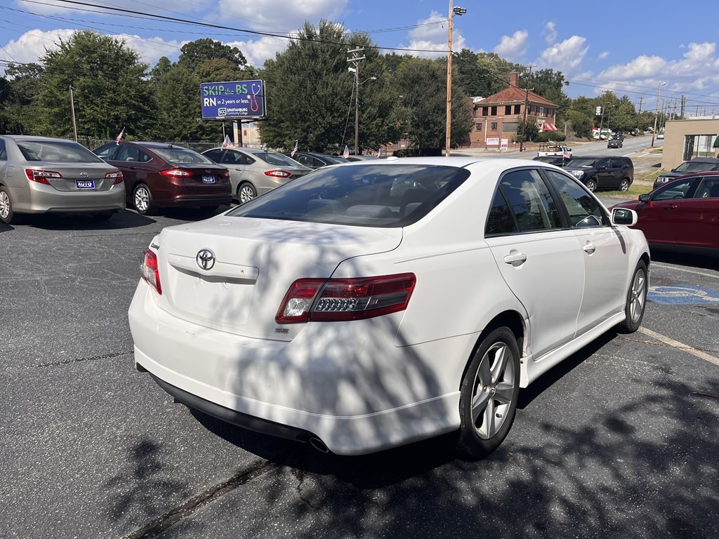 2010 Toyota Camry Image 1