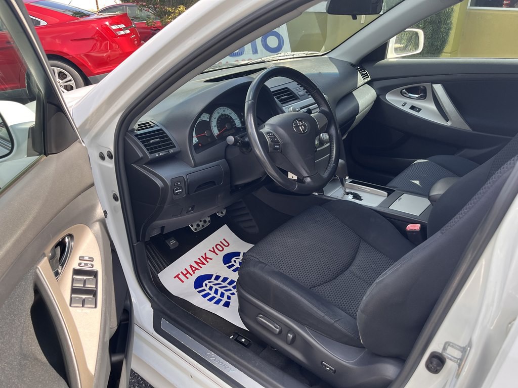 2010 Toyota Camry Image 4