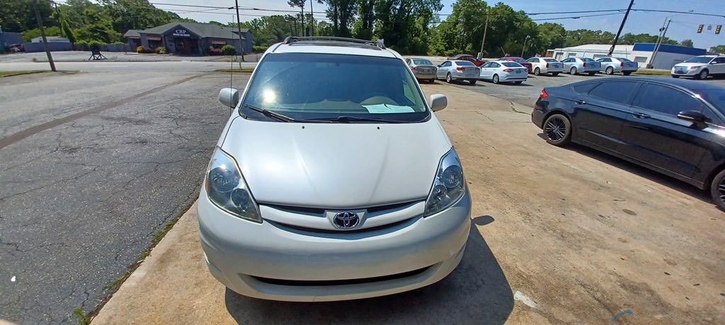 2010 Toyota Sienna Image 3