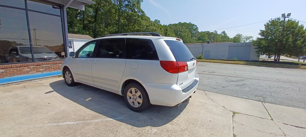 2010 Toyota Sienna Image 5