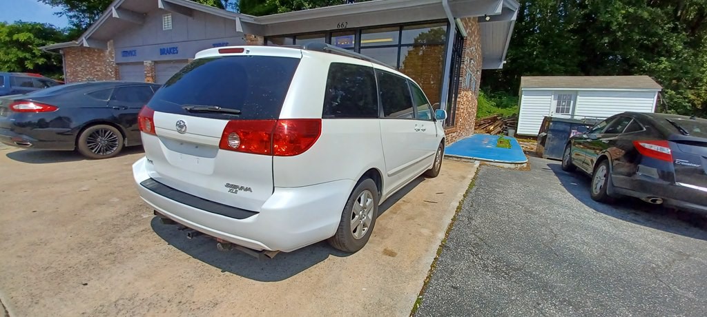 2010 Toyota Sienna Image 6